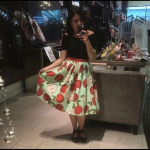 Apples high waisted skirt